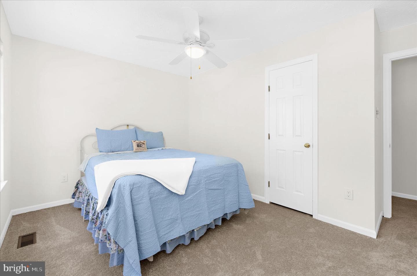 1678 Wickham Way photo 40