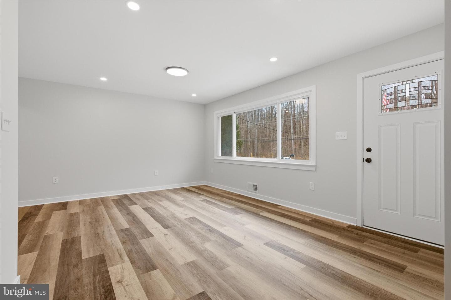 7258 Forest Avenue photo 4