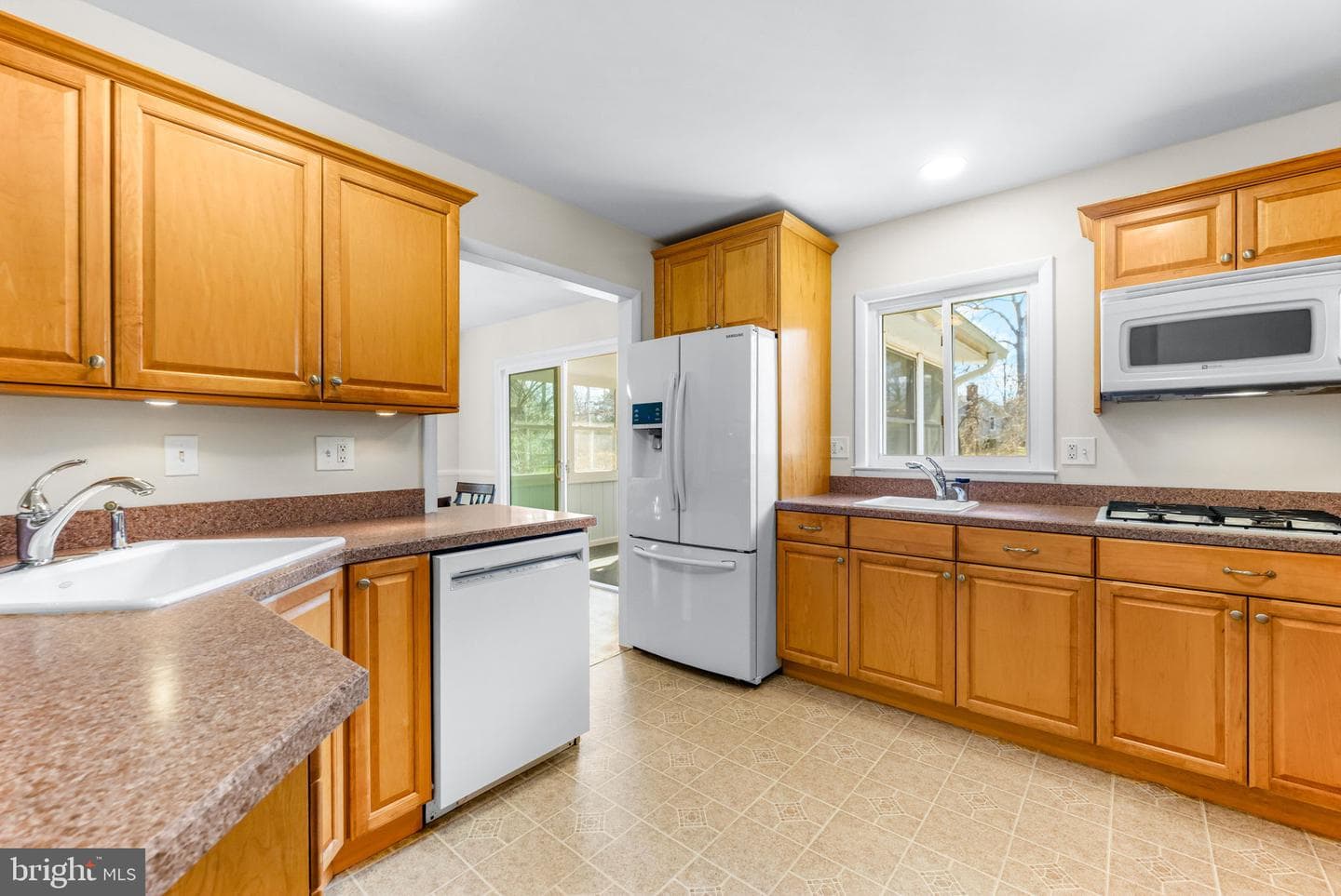 310 Fernwood photo 24