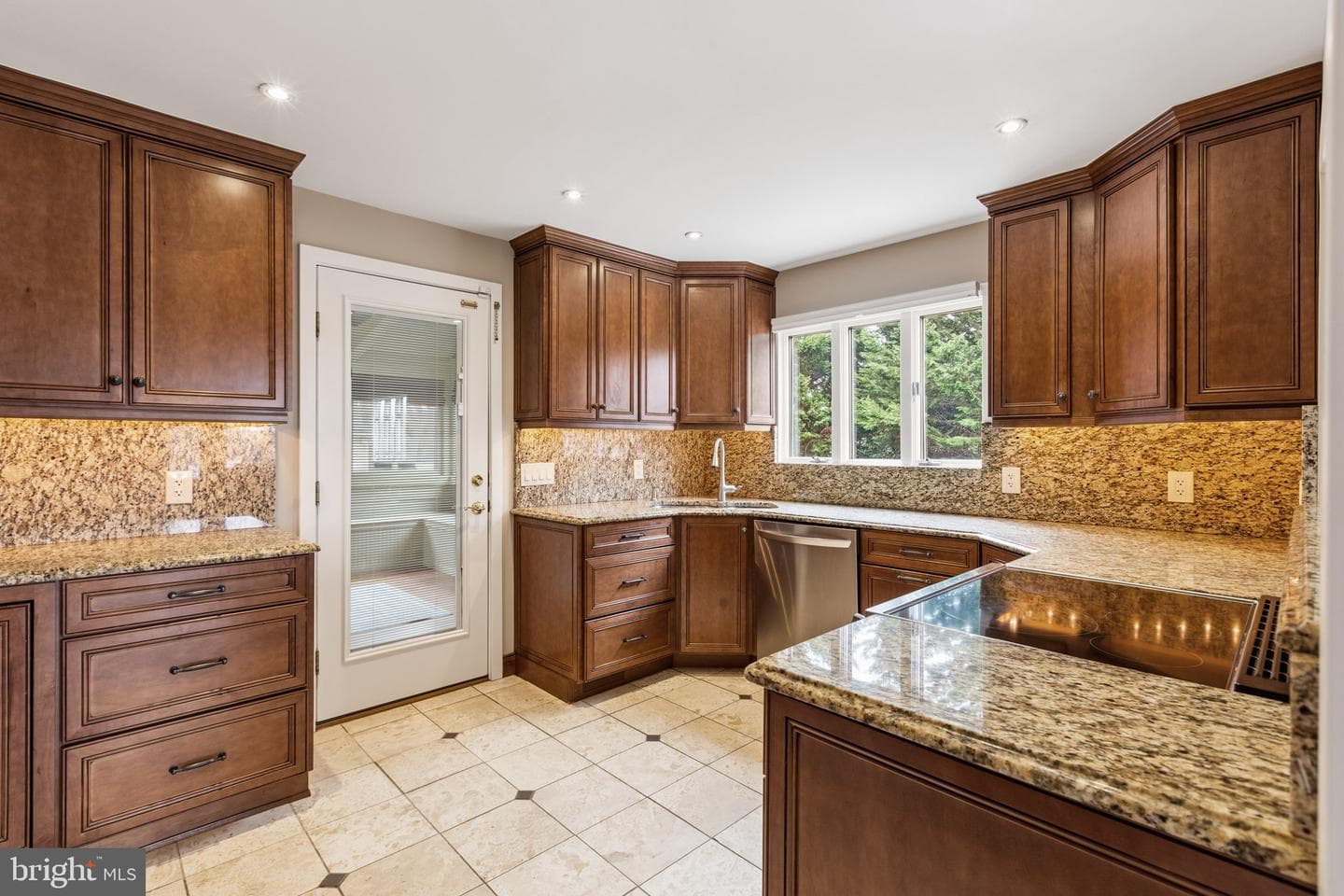 218 Lees Lane photo 13