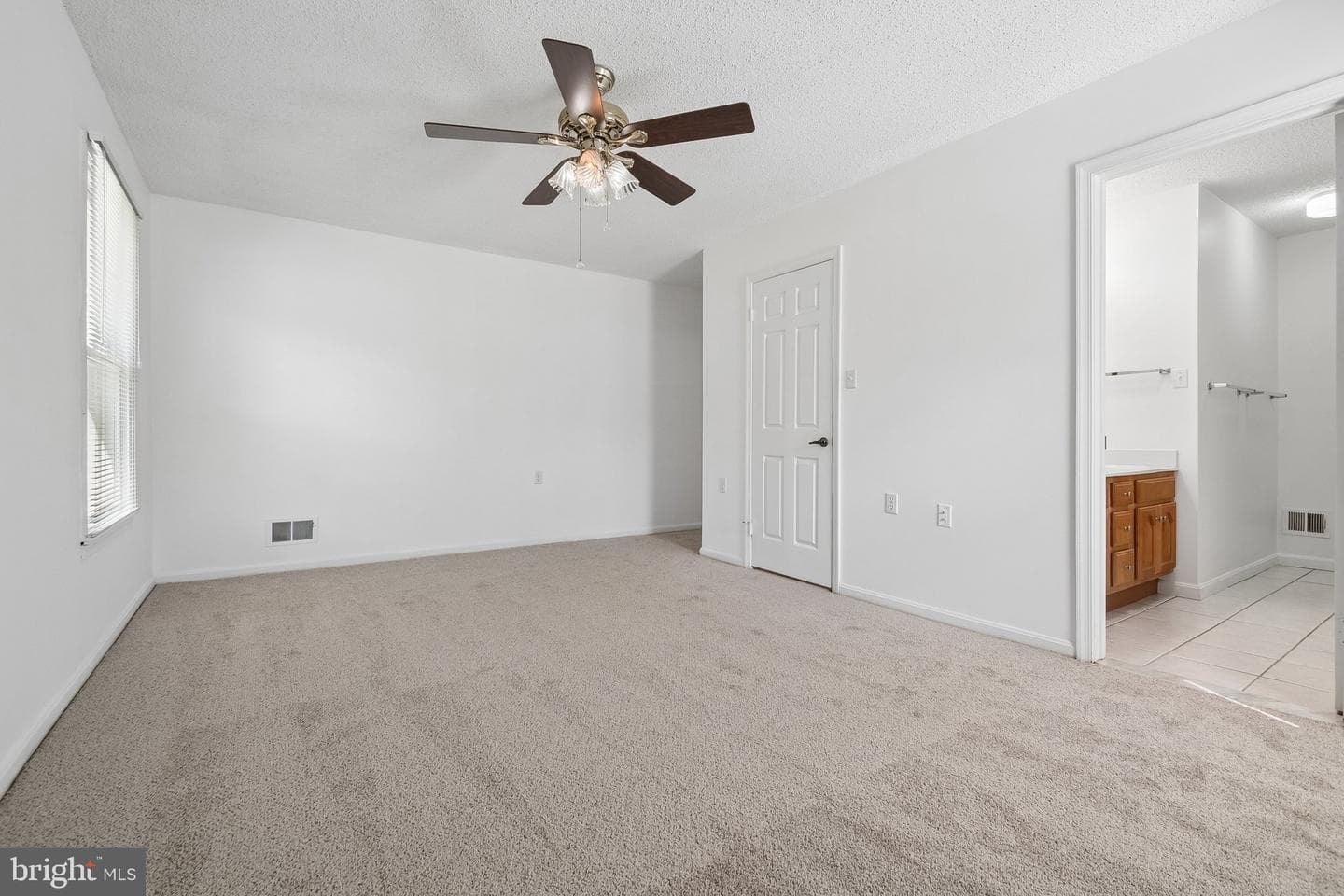 869 Clubhouse Village View photo 18
