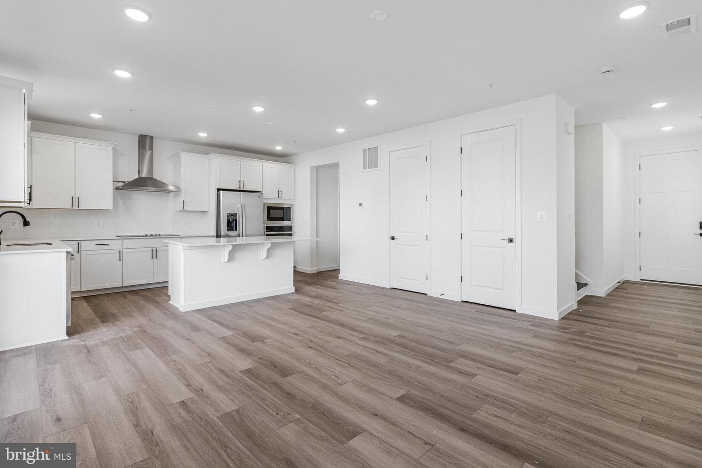 5726 Howard Drive photo 8