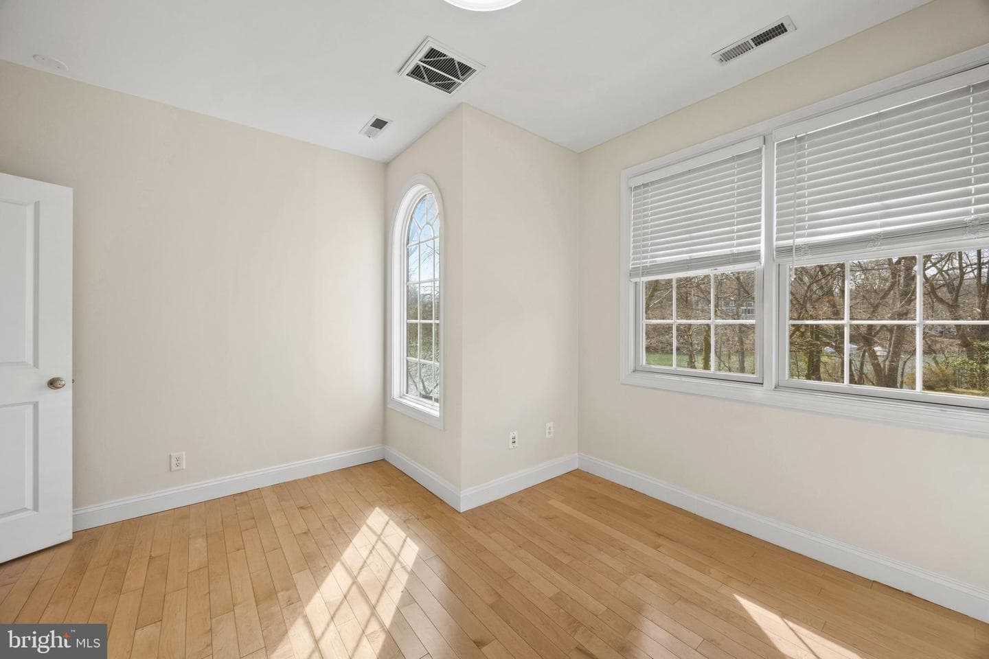 301 Kingsberry Drive photo 25
