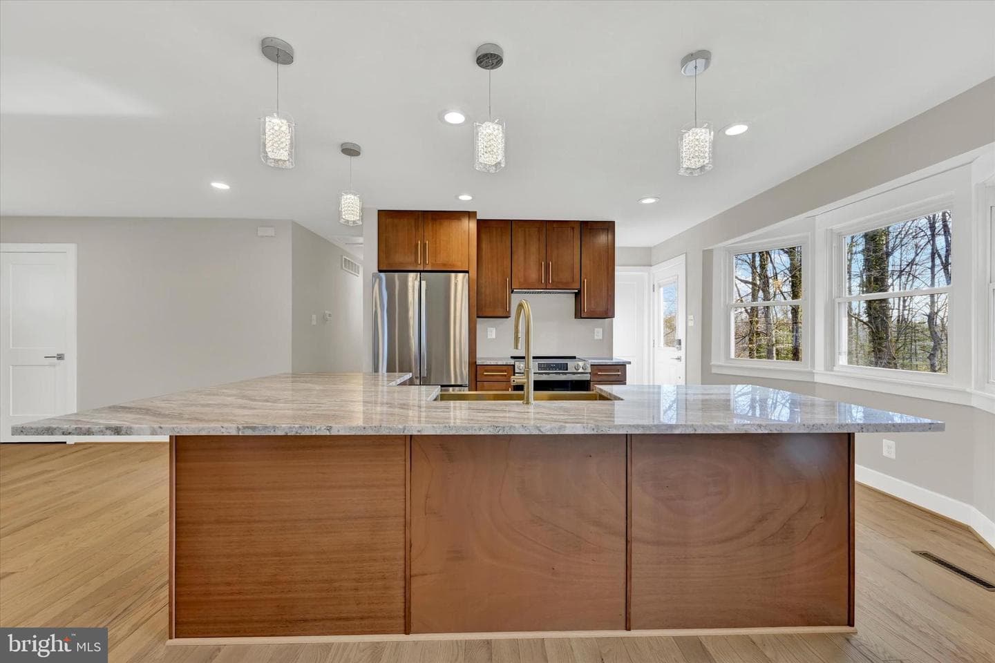 1254 Sheridan Road photo 9