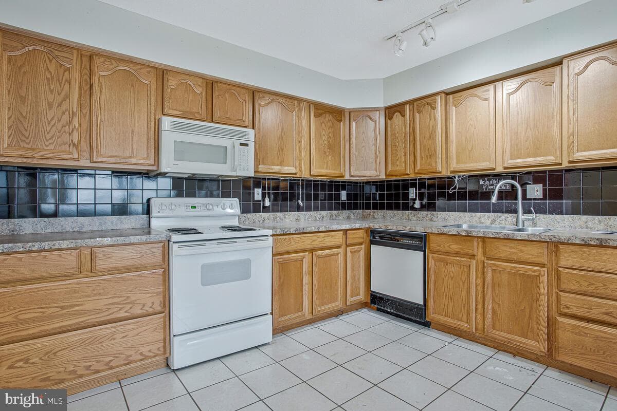 2646 Quiet Water Cove photo 14