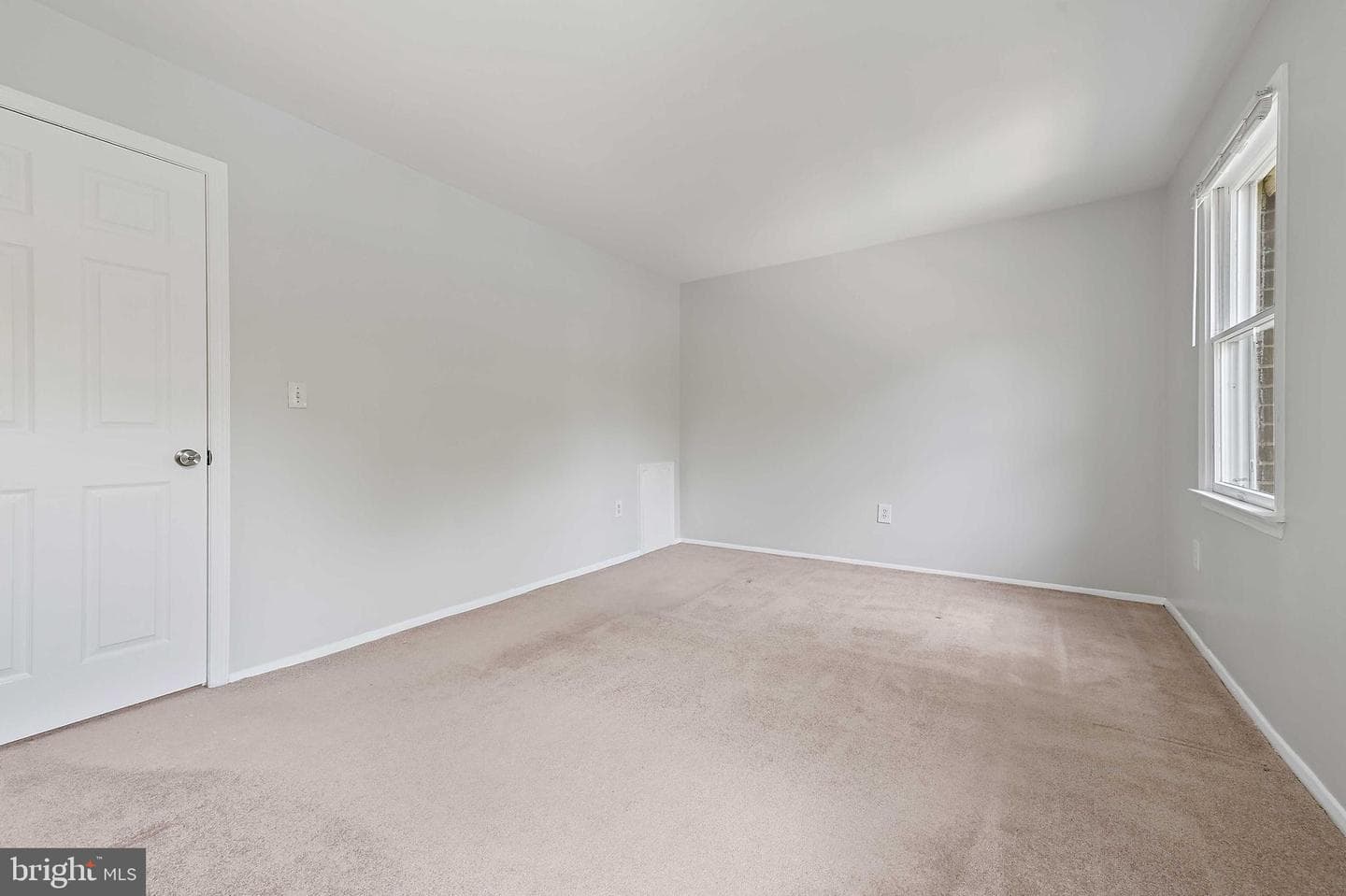 130 Dumbarton Drive photo 28