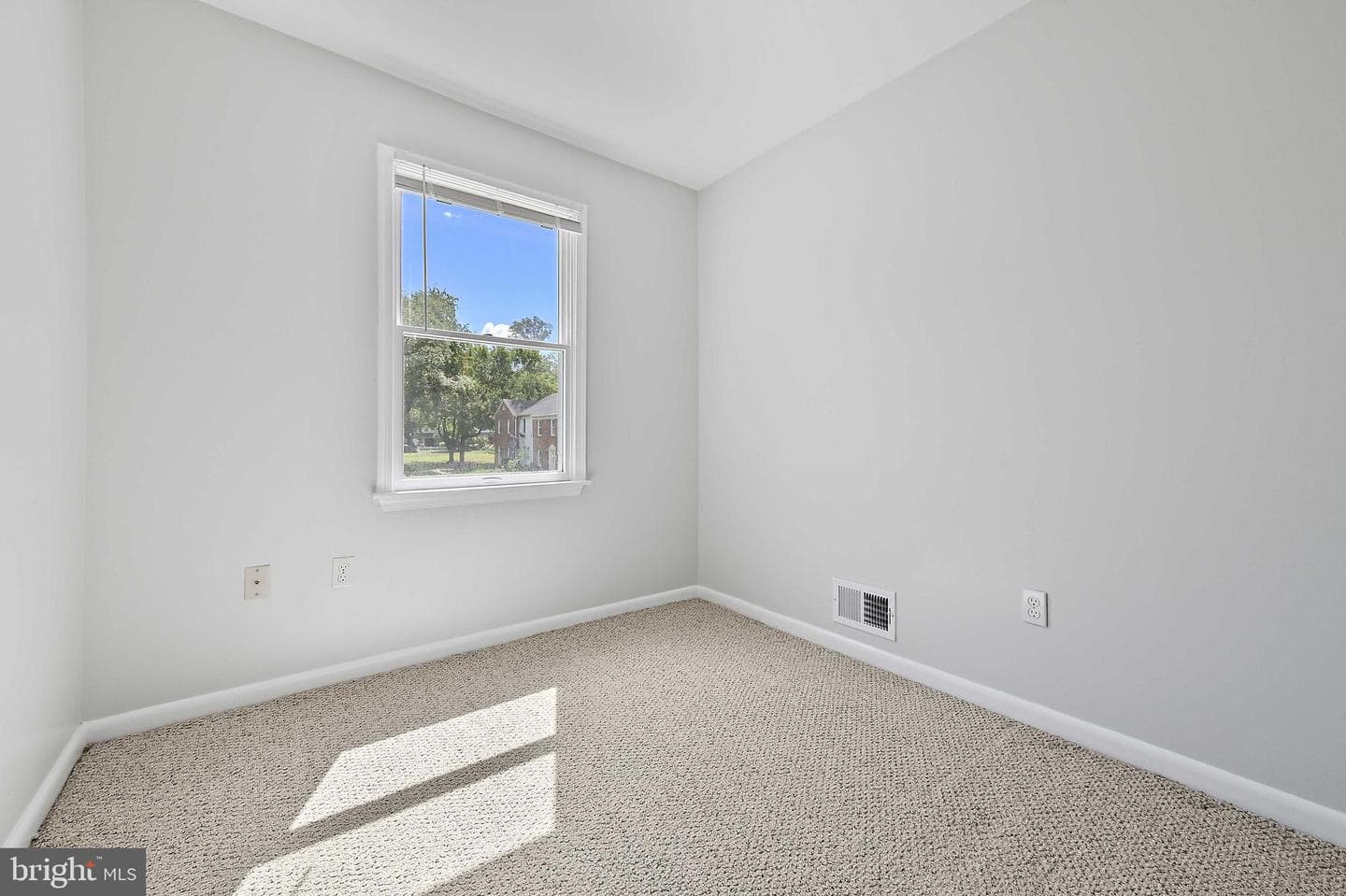 130 Dumbarton Drive photo 29