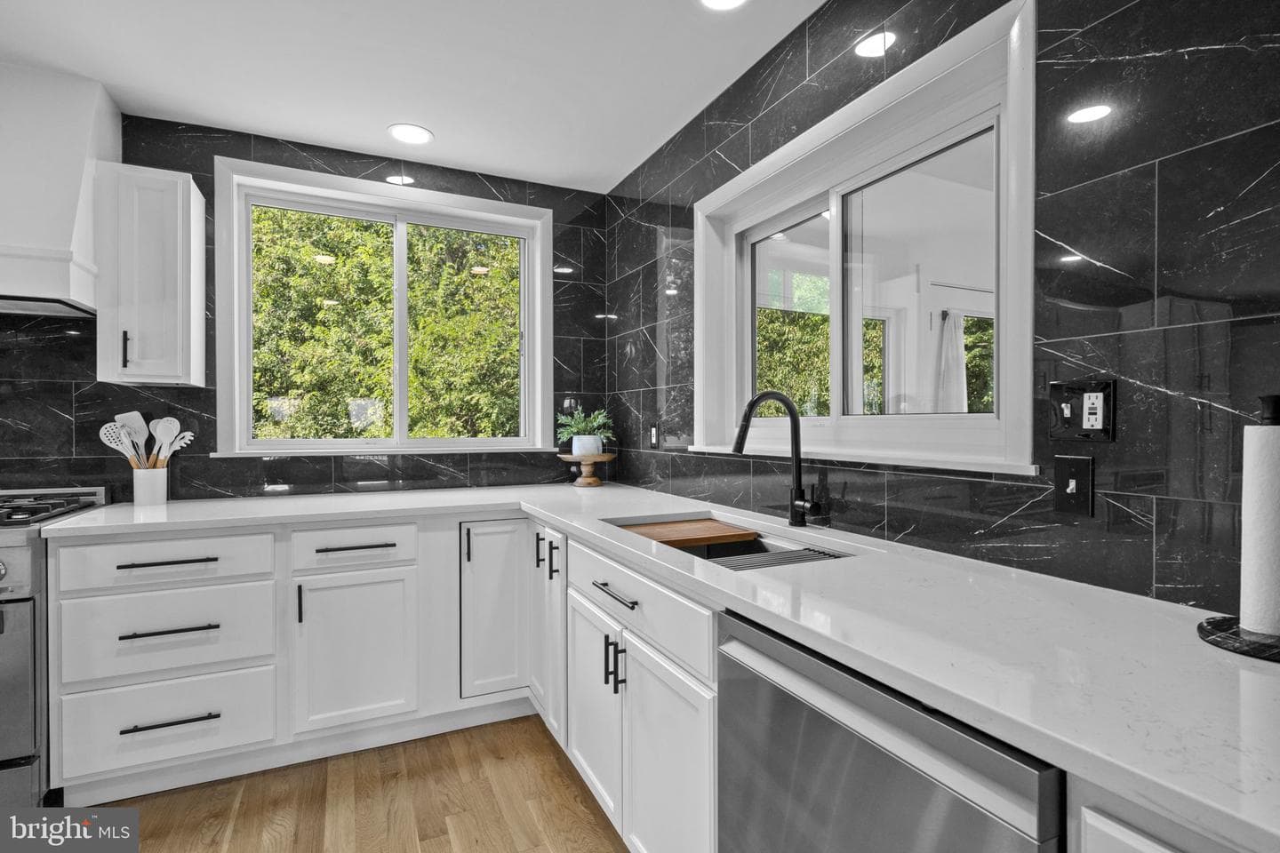 6970 Kim Lane photo 9