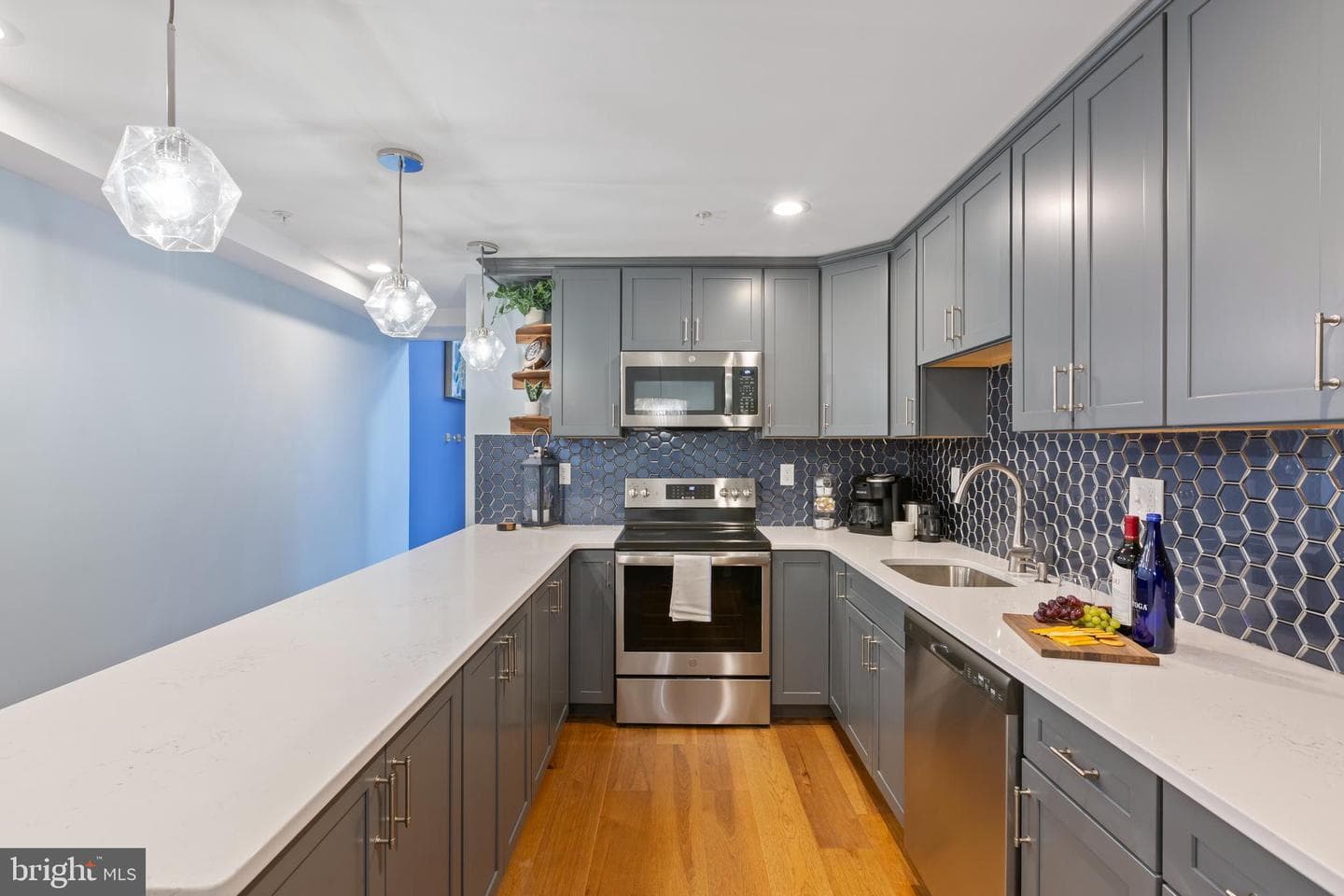 220 West Street photo 7