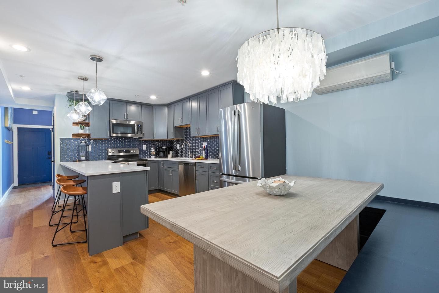 220 West Street photo 8