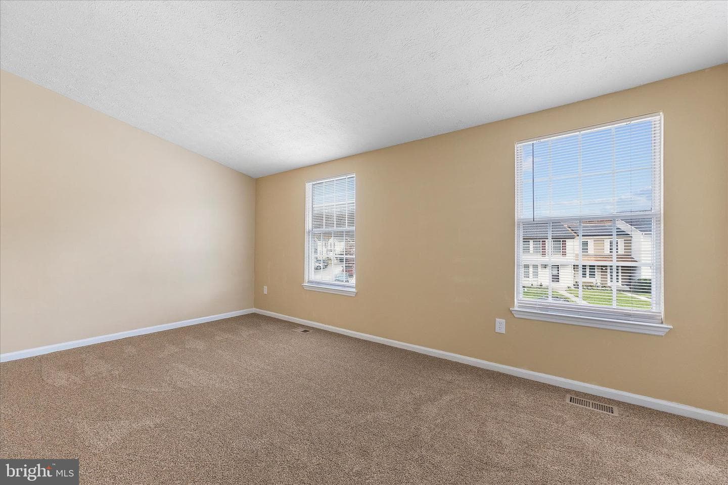 739 Willowby Run photo 13