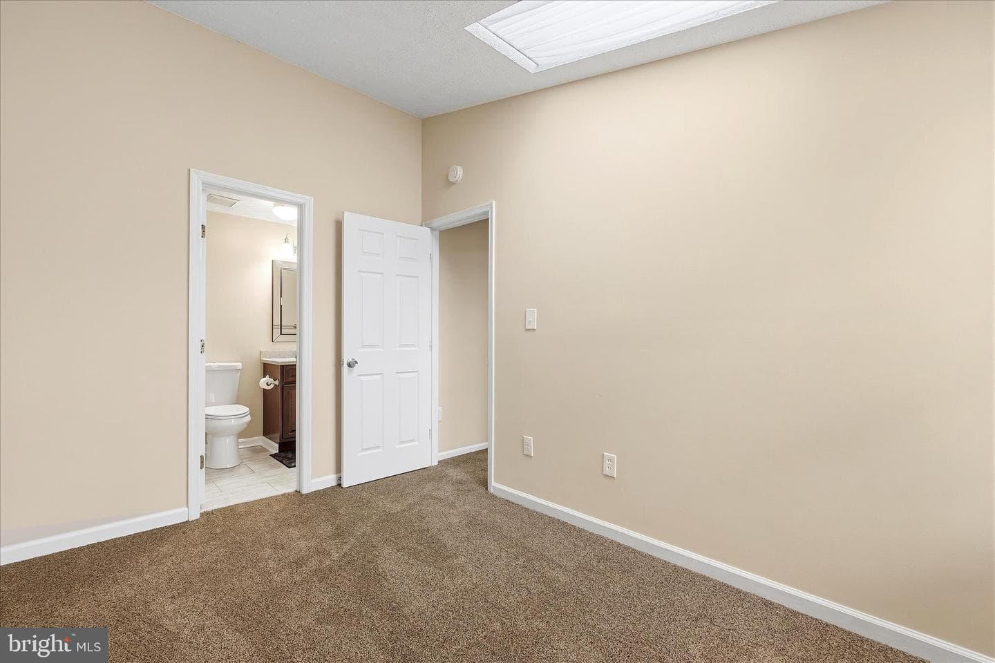 739 Willowby Run photo 16