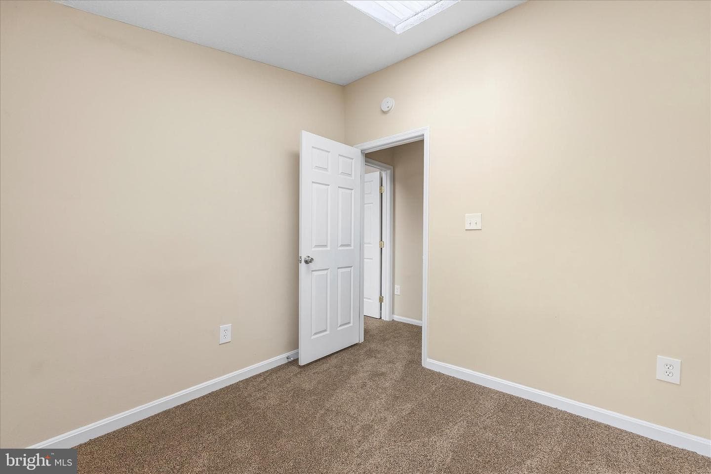 739 Willowby Run photo 18