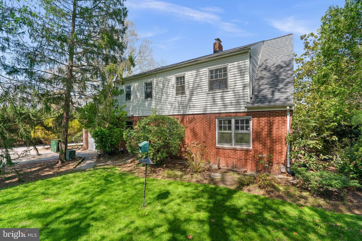 211 W Maple Road photo 37