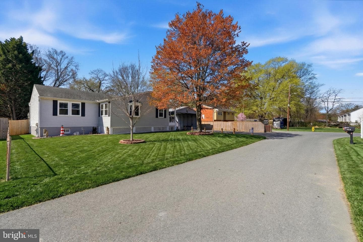 1556 Reinhardt Lane photo 2