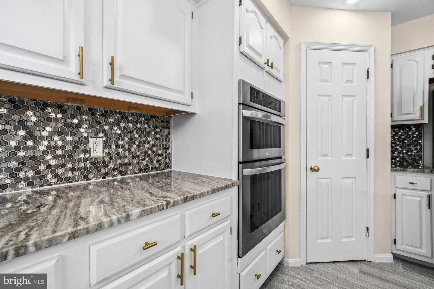 299 Saint Michaels Circle photo 17