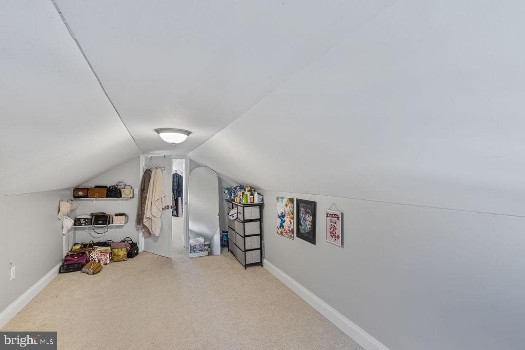 8489 Arbutus Road photo 34