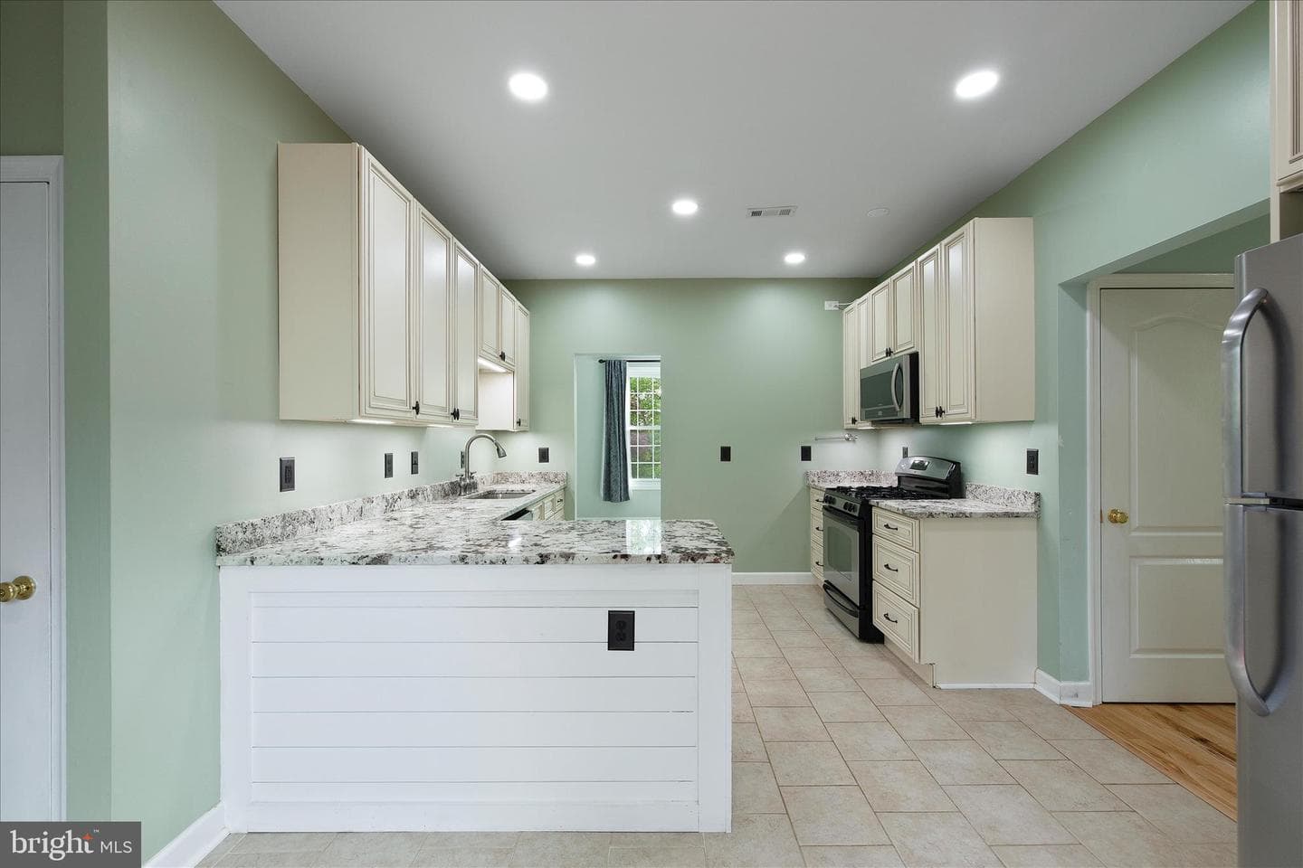 1805 Disney Estates Circle photo 15