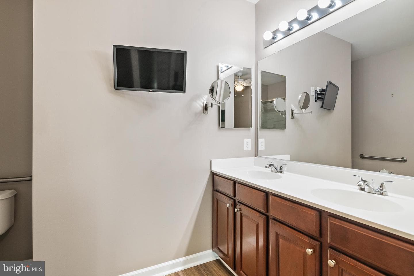 1523 Enyart Way #102 photo 27
