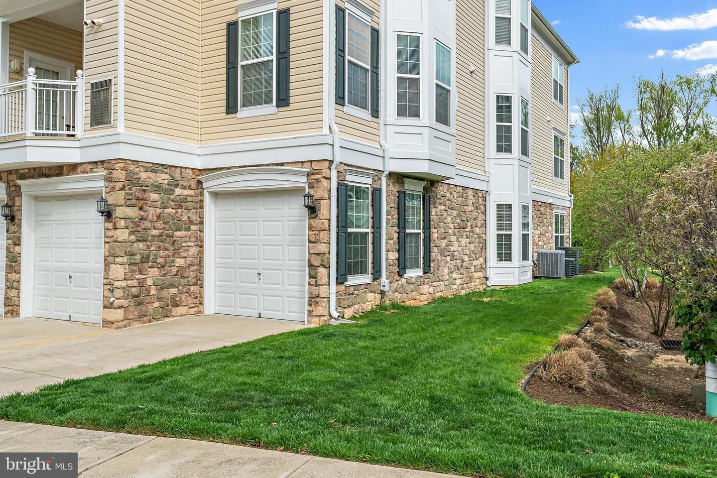 1523 Enyart Way #102 photo 40