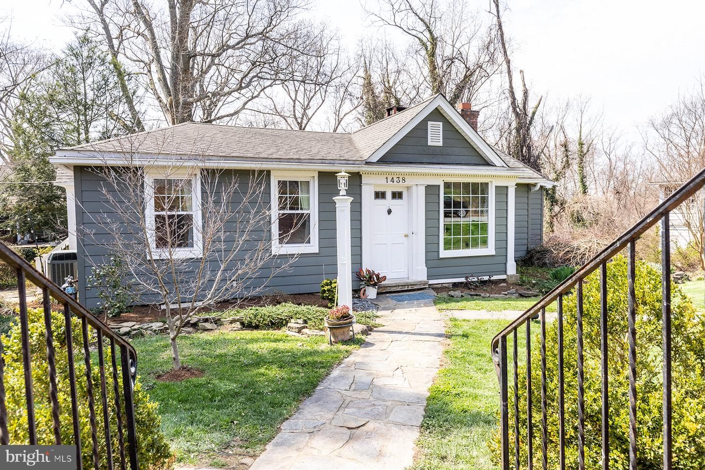 1438 Ridgeway E photo 2