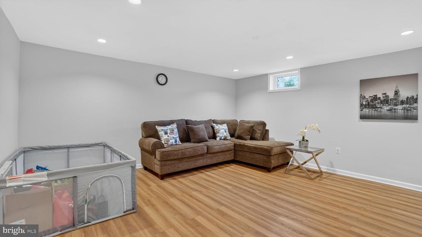 457 Mainview Court photo 32