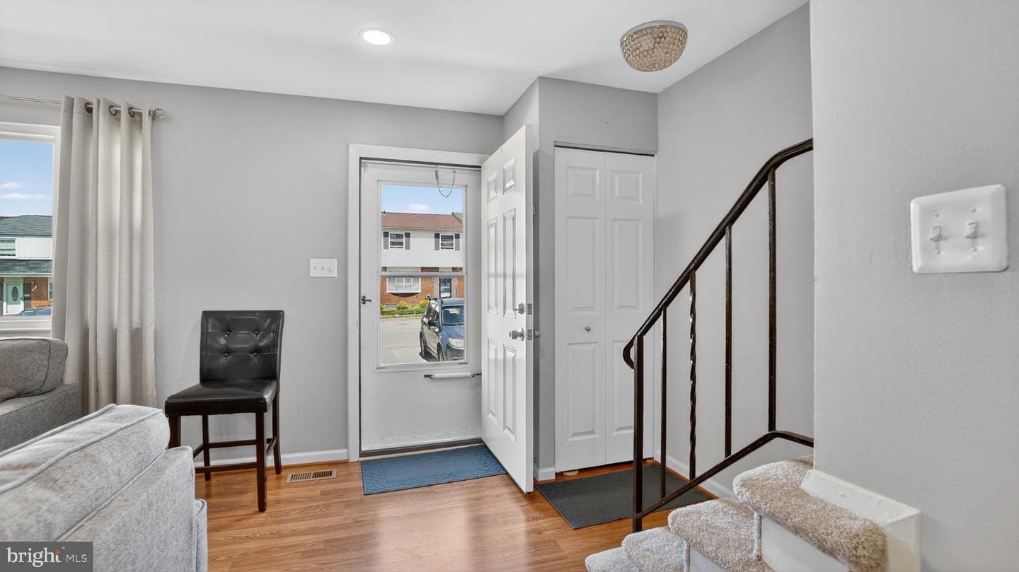 457 Mainview Court photo 4