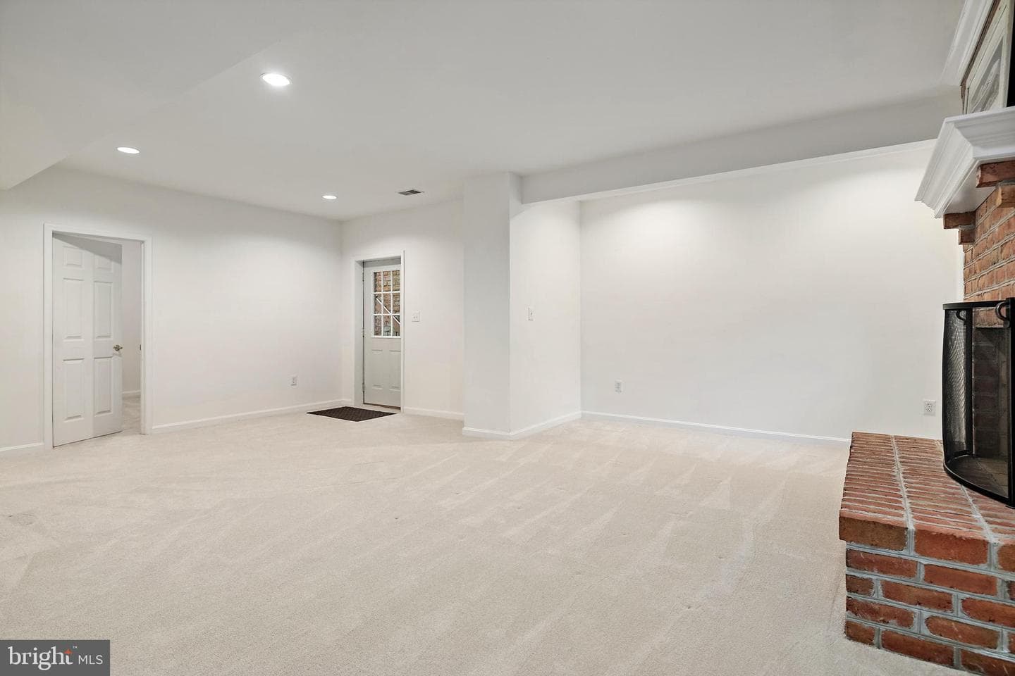 150 S River Landing Road photo 37