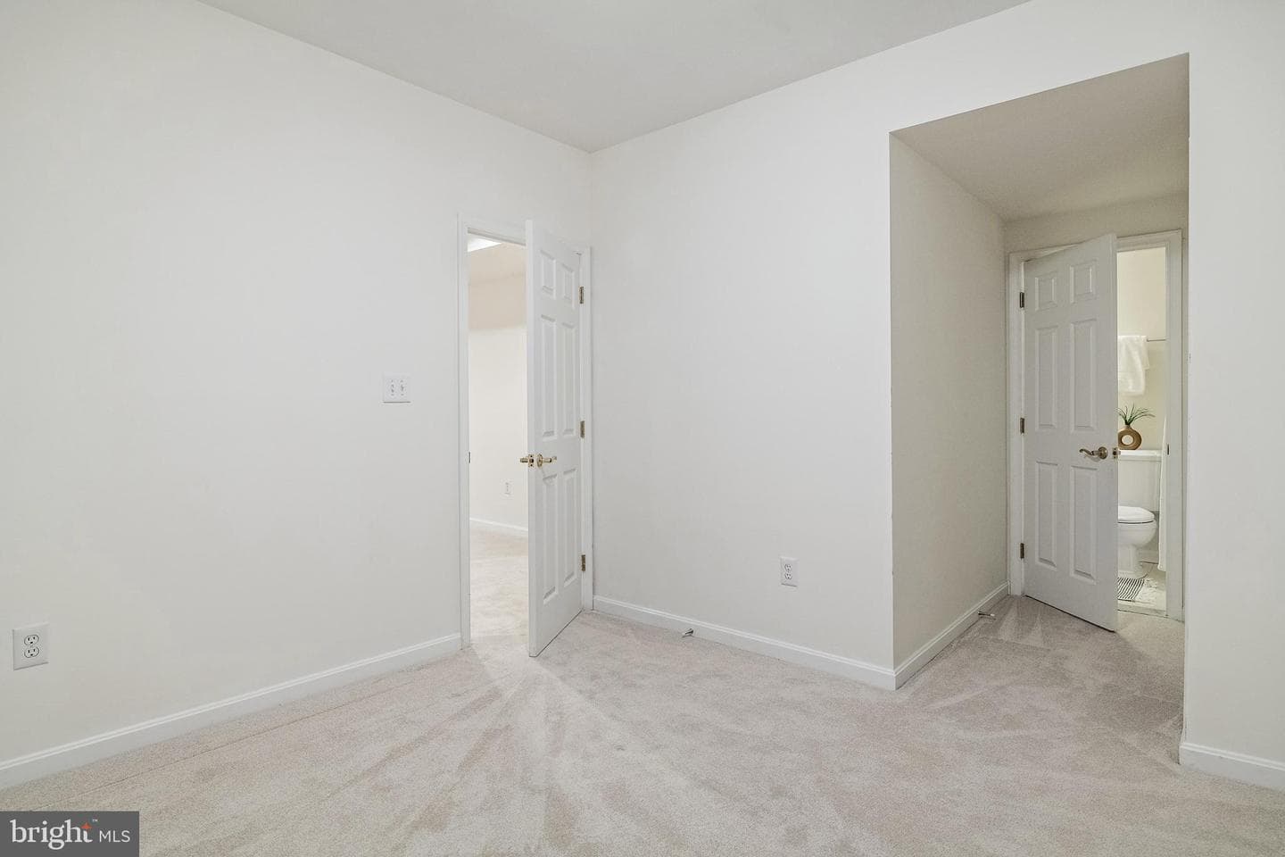 150 S River Landing Road photo 38