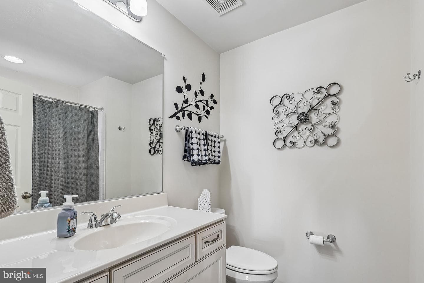 220 Cabernet Street photo 27