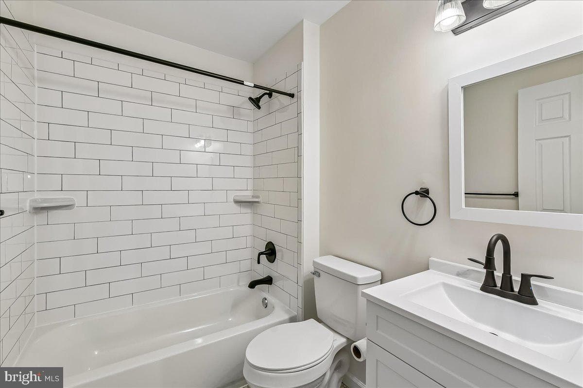 327 Walton Avenue photo 11