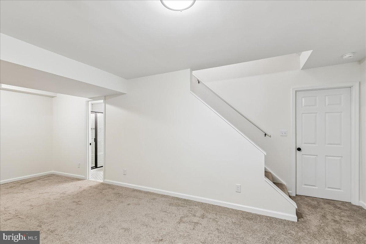 327 Walton Avenue photo 21