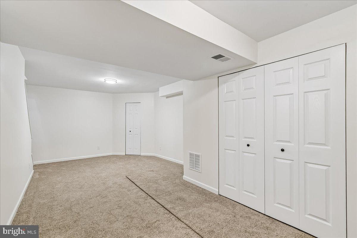 327 Walton Avenue photo 22