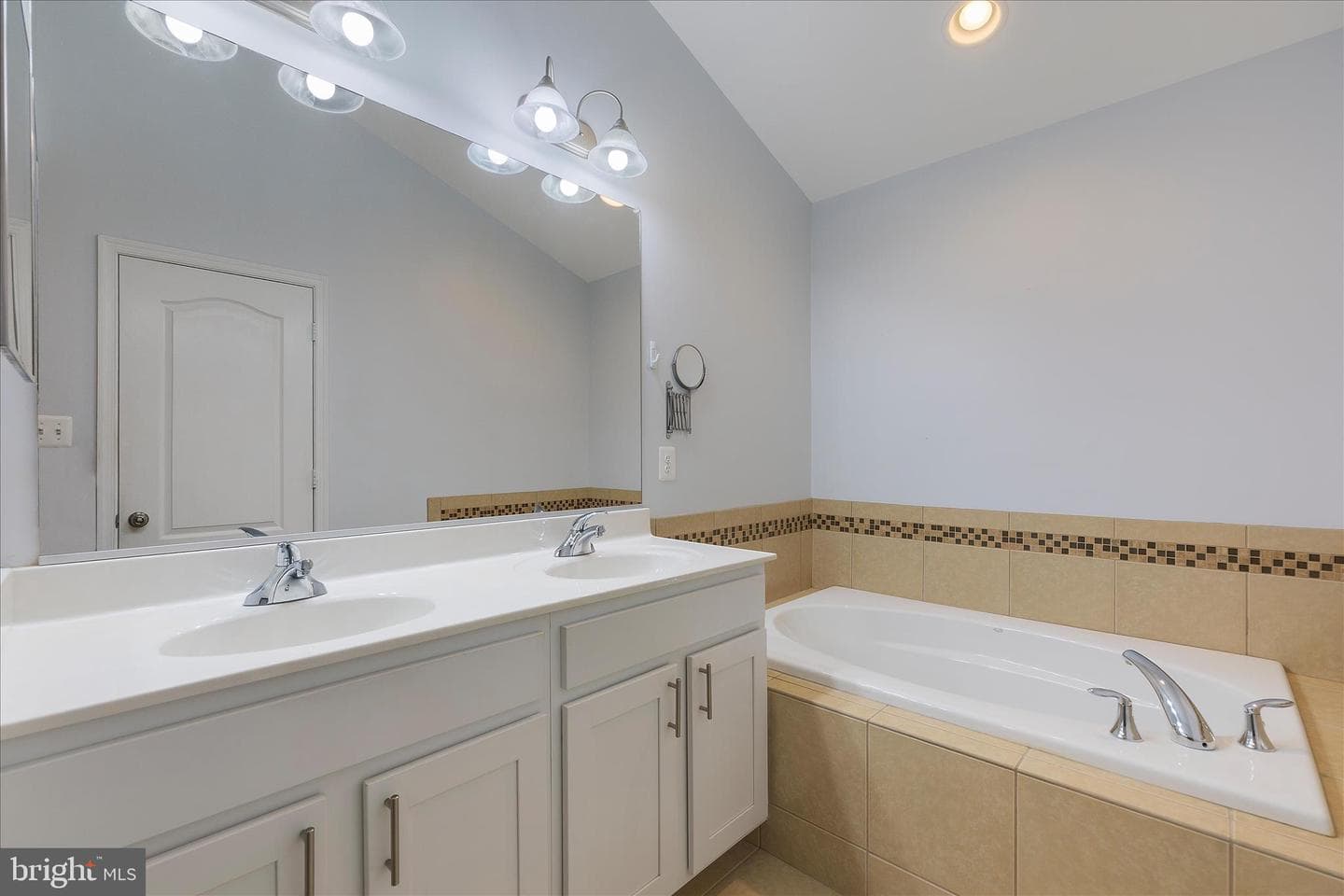 608 S Cherry Grove Avenue photo 24