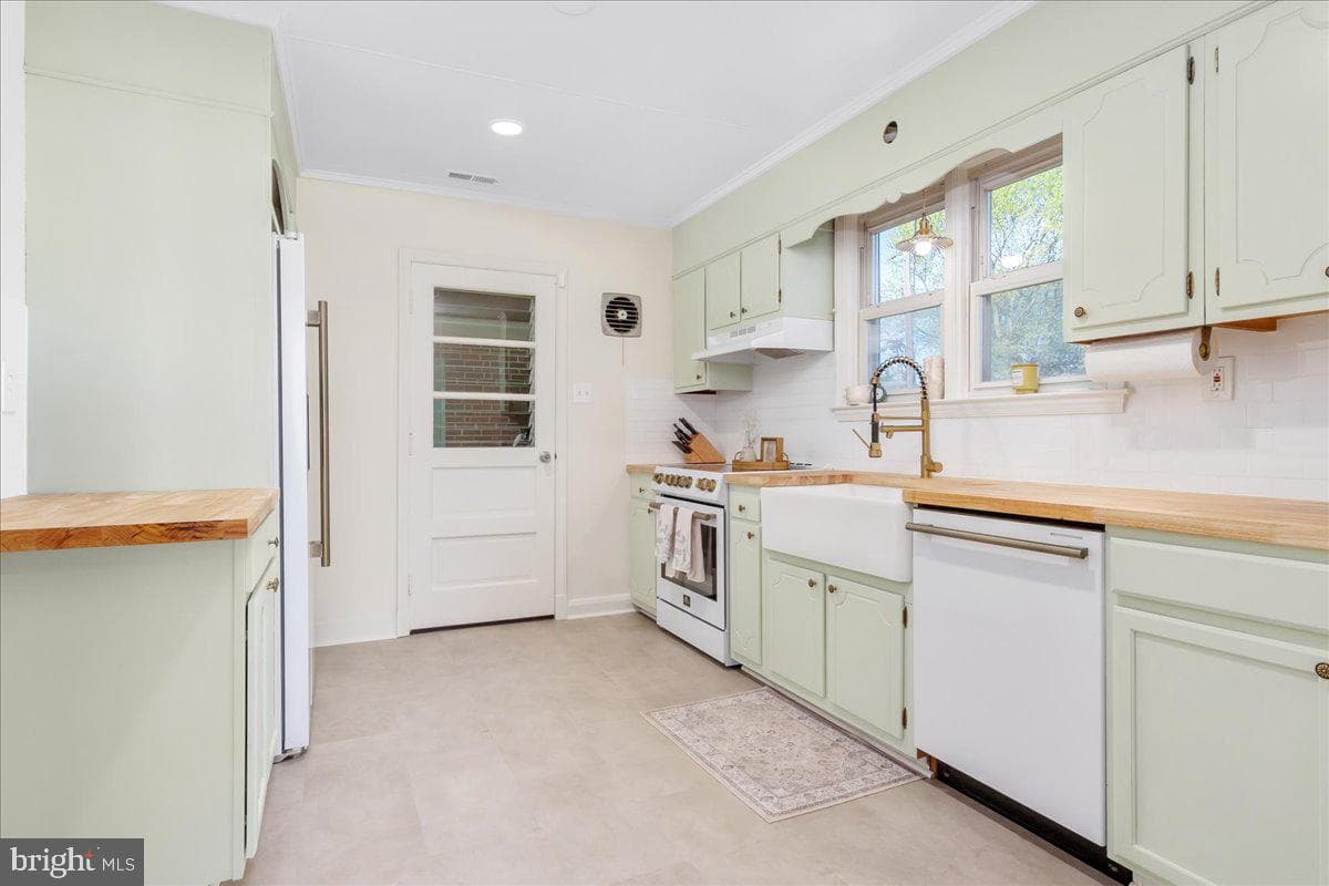 8466 Greenway photo 6