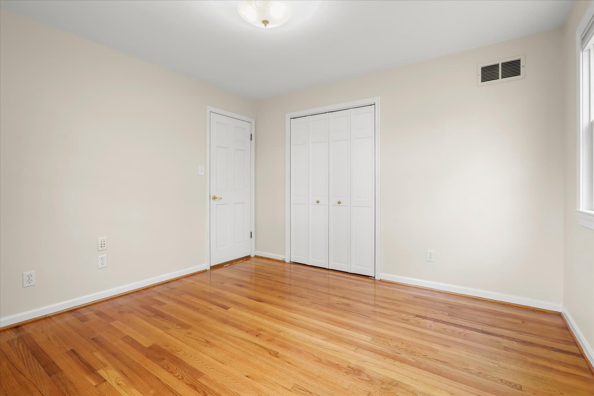 326 Edgewater Road photo 25