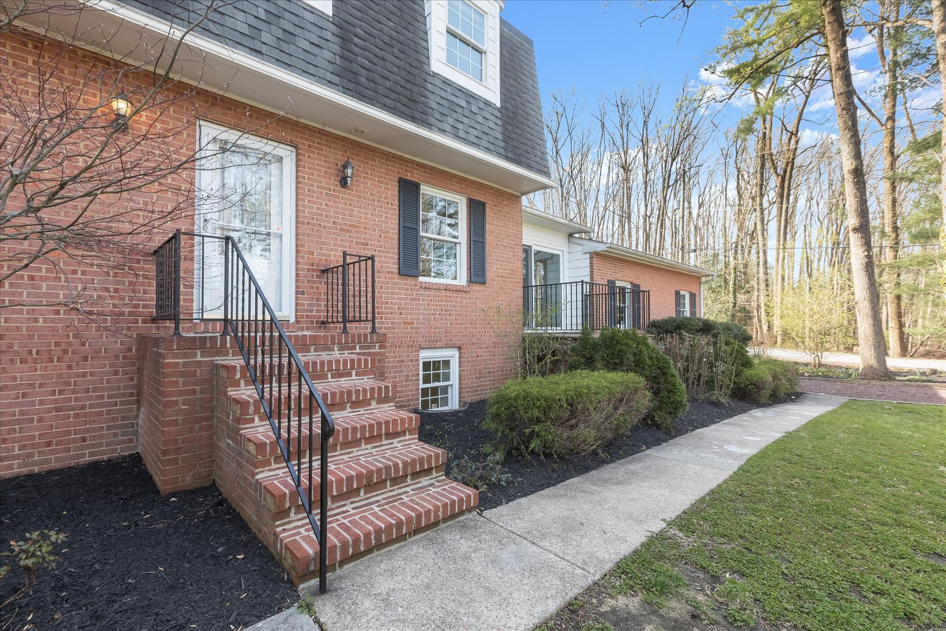 326 Edgewater Road photo 4