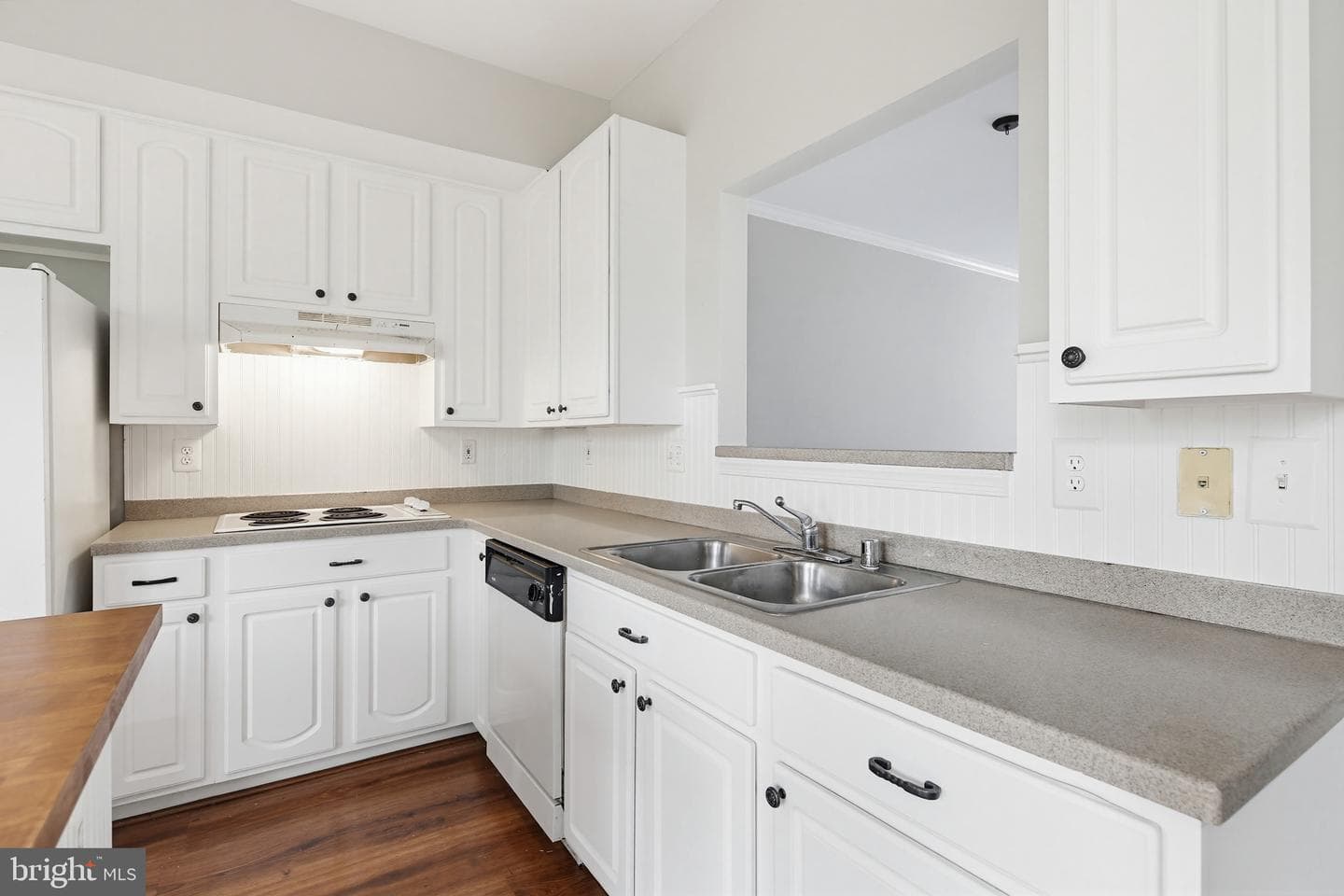 86 Harbour Heights Drive photo 12