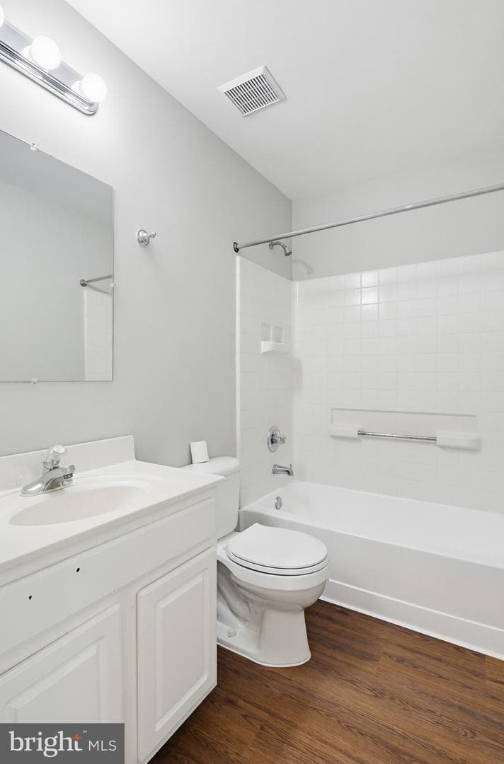 86 Harbour Heights Drive photo 32