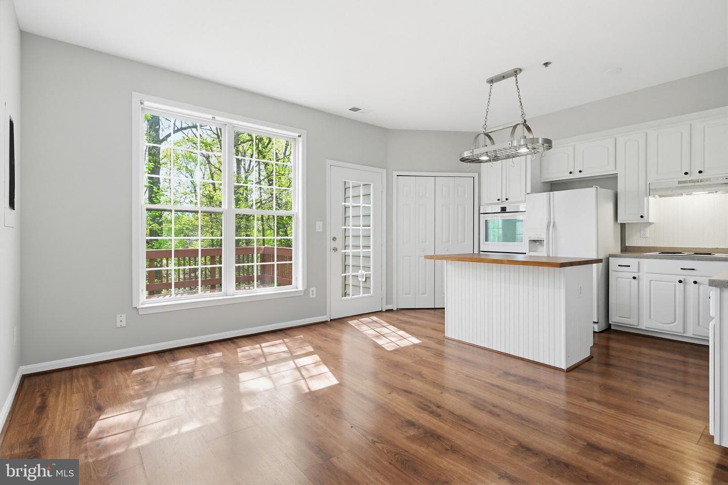 86 Harbour Heights Drive photo 9