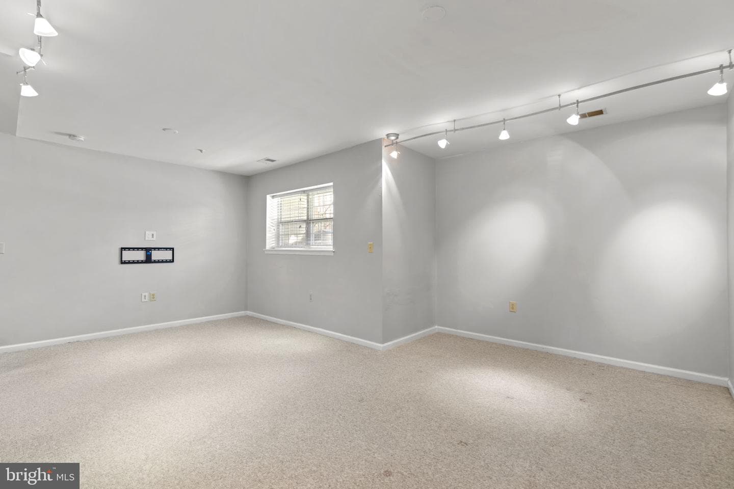 2404 Sandwich Court photo 30
