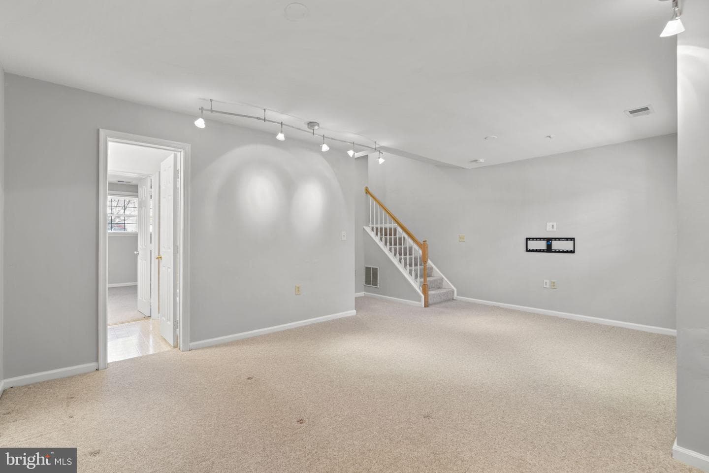 2404 Sandwich Court photo 31
