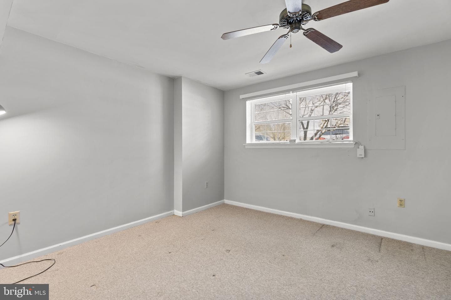 2404 Sandwich Court photo 32