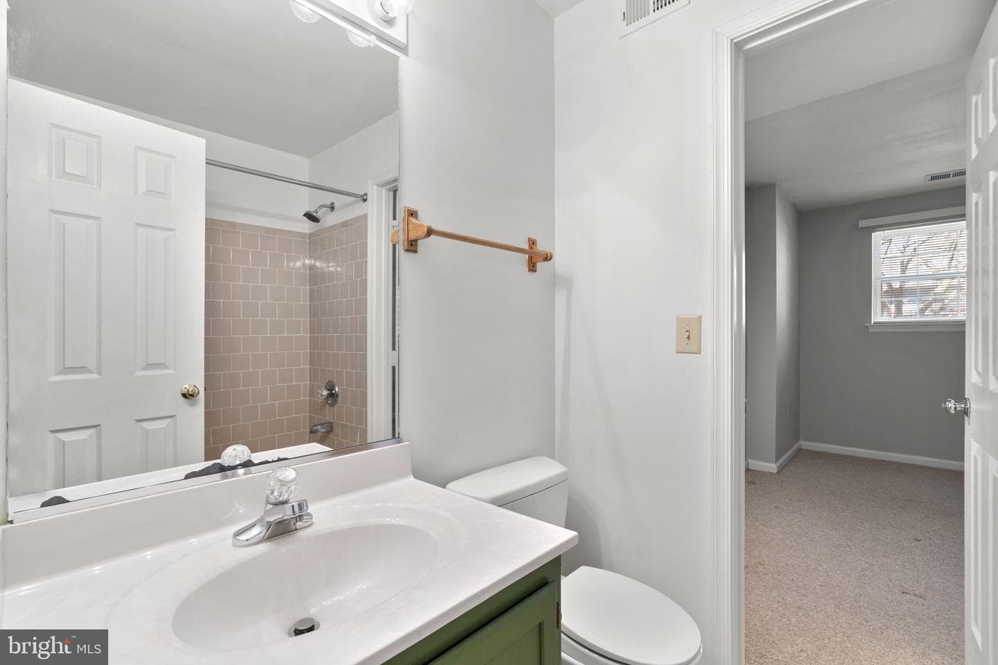 2404 Sandwich Court photo 34