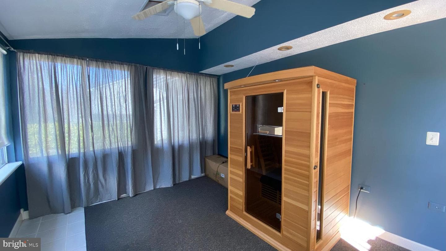 525 Loughton Lane photo 33