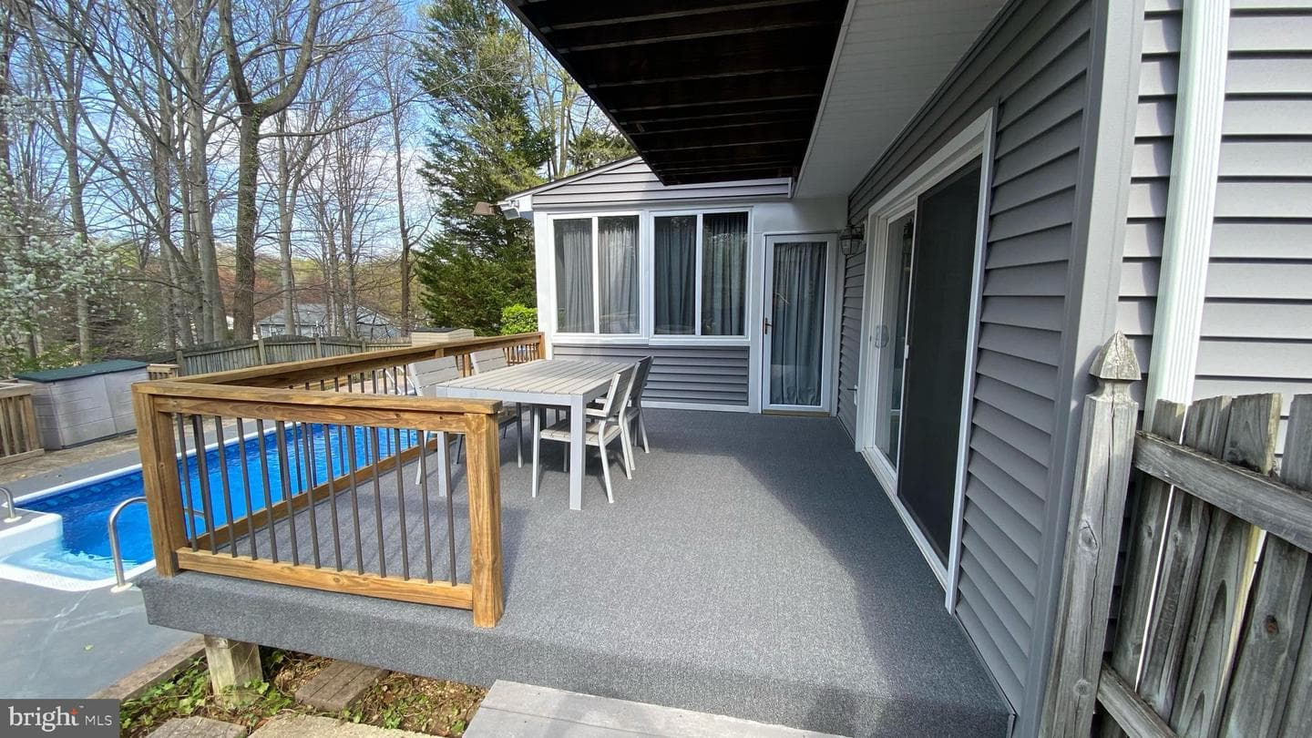 525 Loughton Lane photo 37