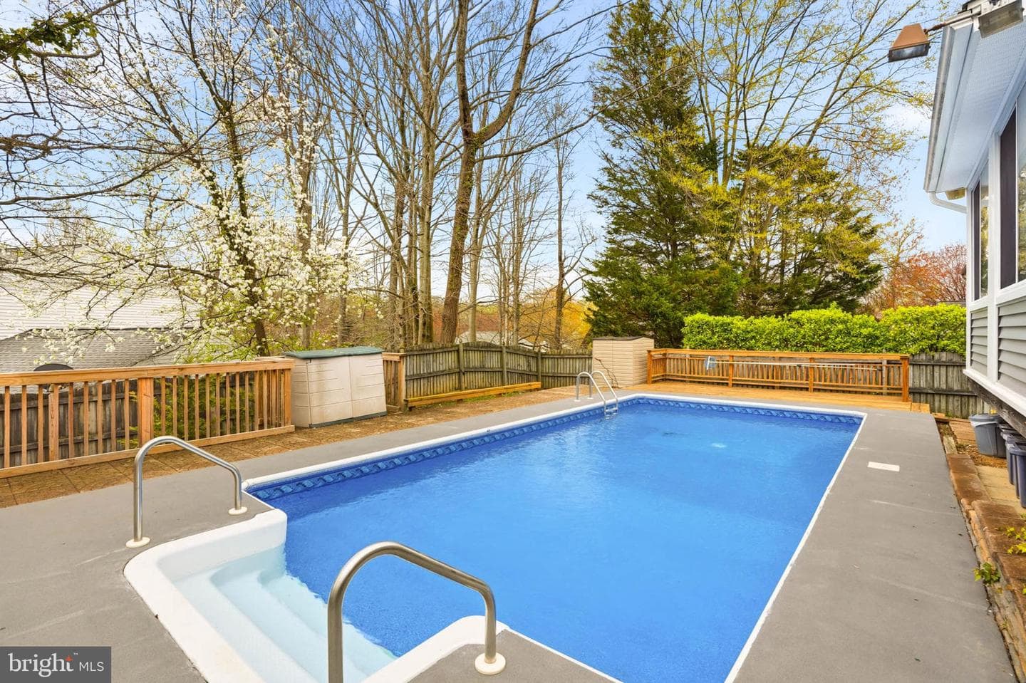 525 Loughton Lane photo 38