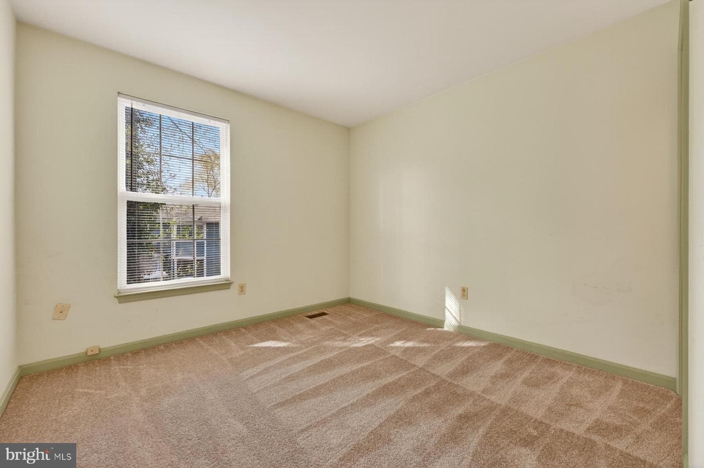 111 Janwall Street photo 15