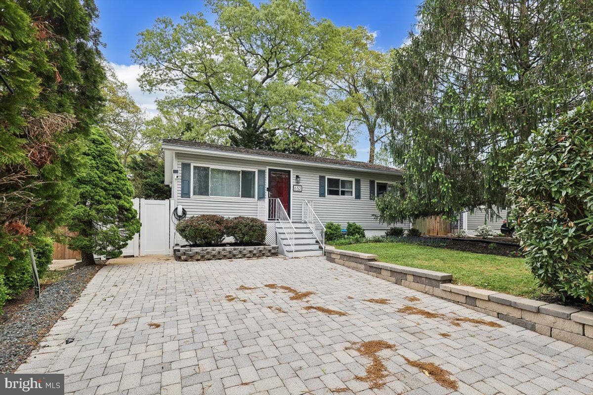 652 Arleigh Road photo 2