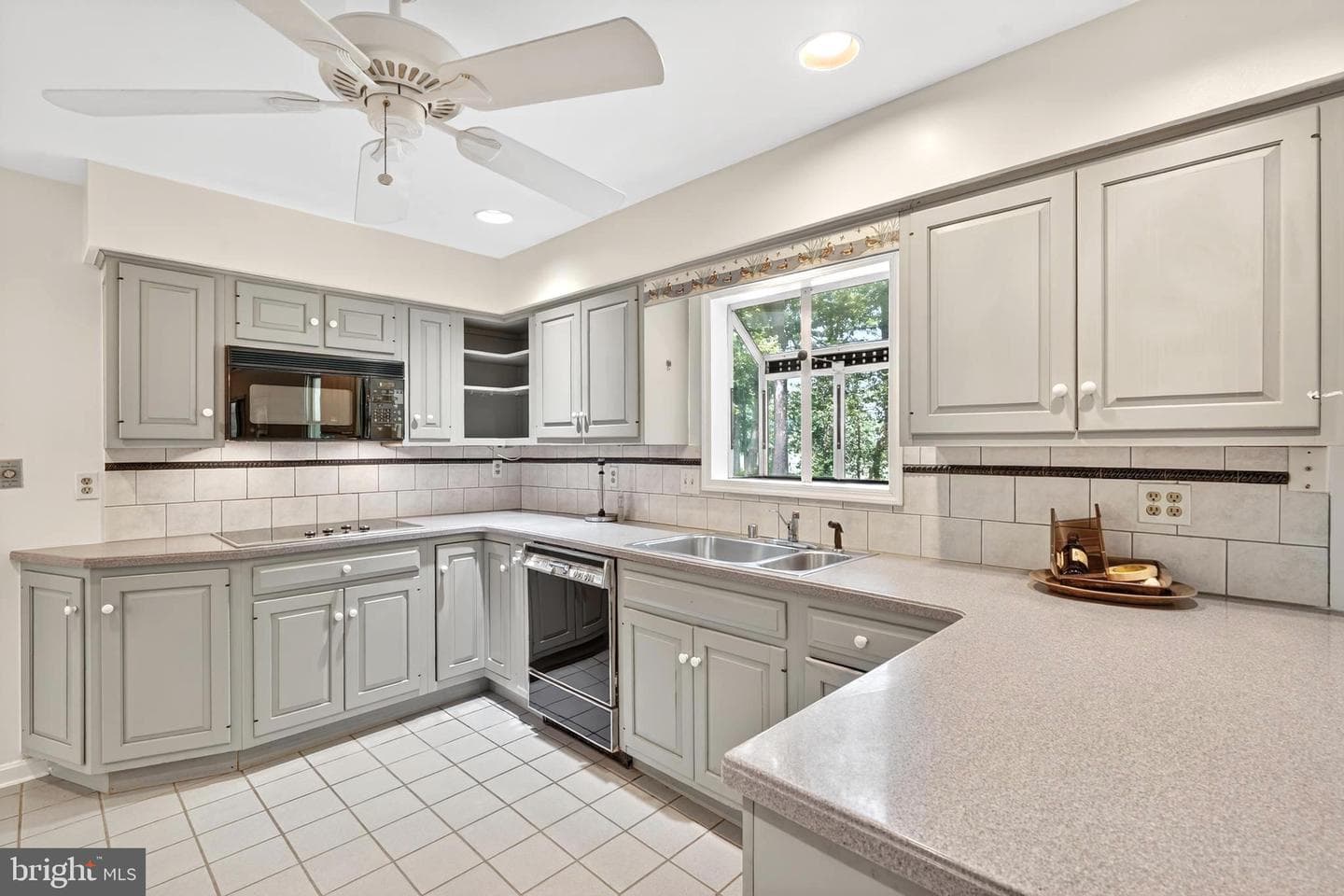 700 N Holly Drive photo 10